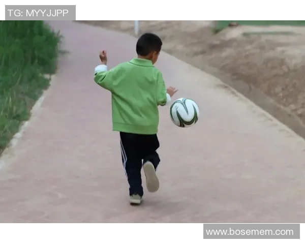 足球巨星亲临现场为儿子助威见证小球员成长的感人瞬间